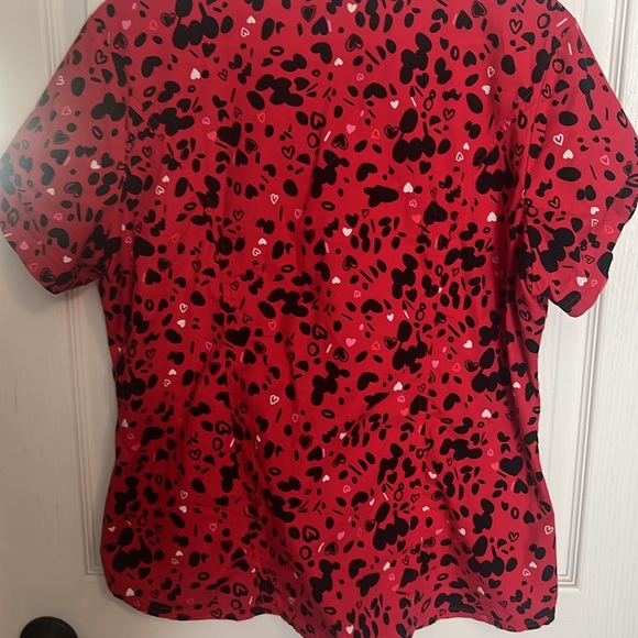 Careisma Vneck valentine/love/heart black red white scrub top L - Picture 4 of 4